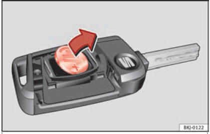 Fig. 139 Chiave del veicolo: estrarre la batteria.