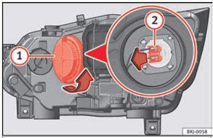 Fig. 113 Nel vano motore: lampadina per abbaglianti